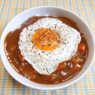 レトルトで☆目玉焼きカレー丼